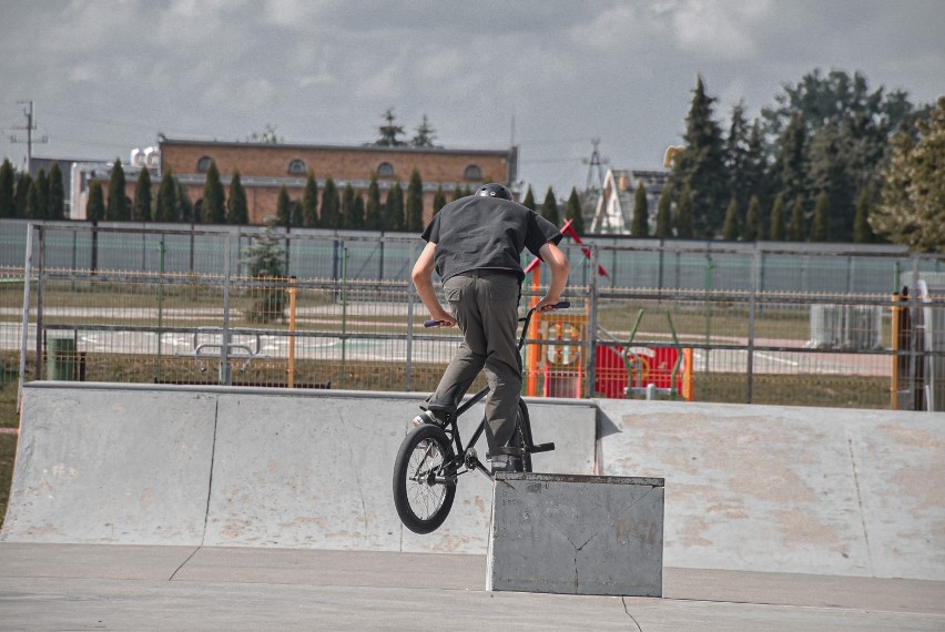 Profesjonalne pokazy skaterskie w grodziskim skateparku