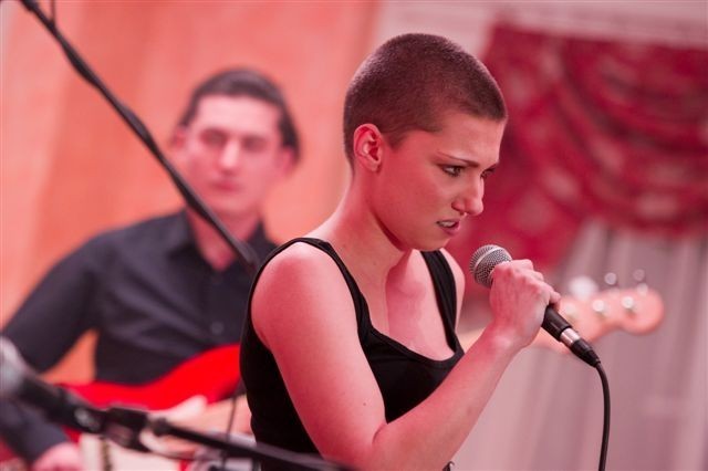 Skrzyszów: koncert piosenki poetyckiej w wykonaniu Dominiki Barabas w remizie OSP [ZDJĘCIA]