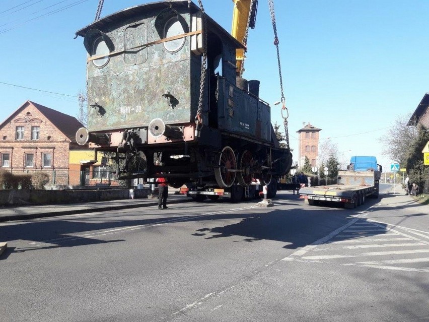 Parowóz "Wiesiek" stał na placu w centrum Czerwieńska