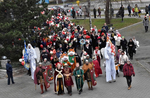 W Inowrocławiu Orszak Trzech Króli przeszedł od skweru Jana Pawła II do hali widowiskowo-sportowej