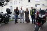 Starosta grudziądzki przyjechał do Sępólna Krajeńskiego motocyklem. To część jego wakacyjnego planu