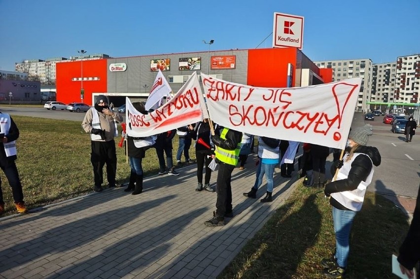 Protest pracowników Kauflandu we Wrocławiu. Około 50...