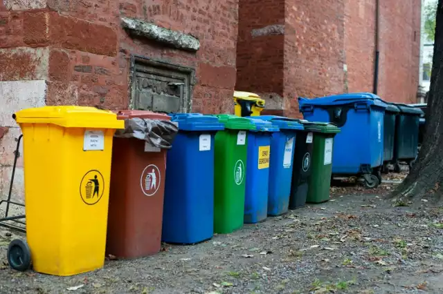 Gdy padają pytania o konkretne rodzaje odpadów, z wiedzą, gdzie je wyrzucać, bywa czasem źle lub bardzo źle.