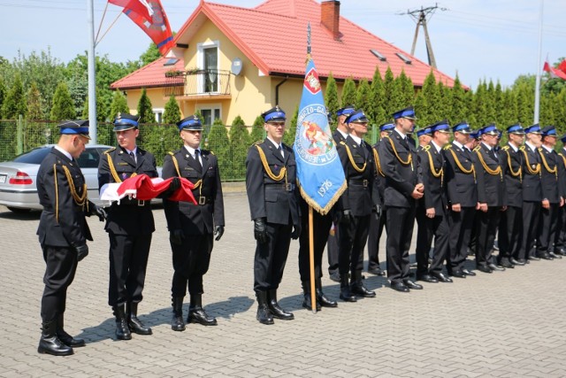 W minioną sobotę przed komendą PSP odbył się Powiatowy Dzień Strażaka, podczas którego padło wiele ciepłych słów w kierunku druhów i strażaków, były także nagrody i odznaczenia.