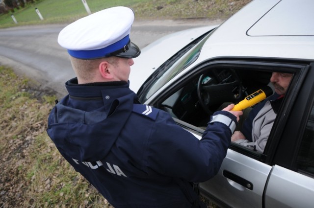 Akcja Znicz [2014] w Mysłowicach: Dwa wypadki, cztery kolizje, pięciu kierowców przyłapanych na "podwójnym gazie". Oto bilans tegorocznej akcji "Znicz" mysłowickiej drogówki.