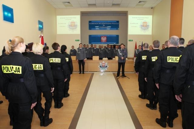 60 nowo przyjętych policjantów z całej Wielkopolski złożyło...