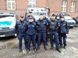 Młodzi policjanci na praktykach, jako wsparcie kołobrzeskiej komendy. Patrolują miasto