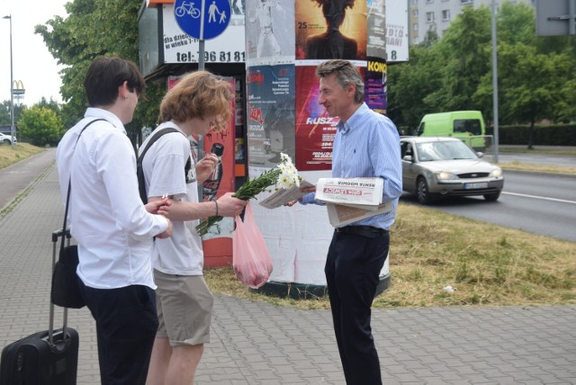 Działacze Lewicy rozdawali gazety i rozmawiali z mieszkańcami Radomia.