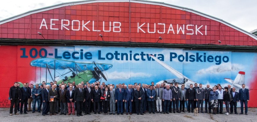 Aeroklub Kujawski ma 85 lat! Z tej okazji nagrodzono pilotów, instruktorów i działaczy 
