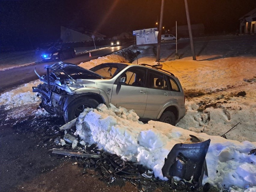 Pijany kierowca BMW sprawcą wypadku w Osobnicy. Cztery osoby trafiły do szpitala [ZDJĘCIA]