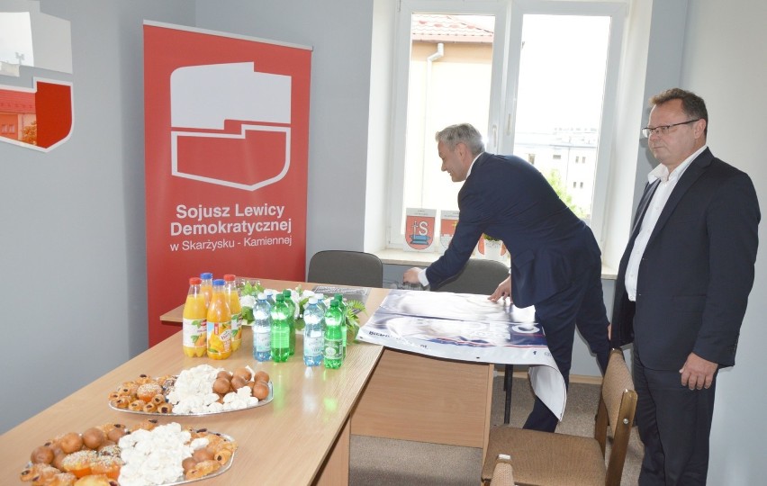 Poseł Andrzej Szejna otworzył biuro w Skarżysku. Lokal ma bogatą historię [ZDJĘCIA]