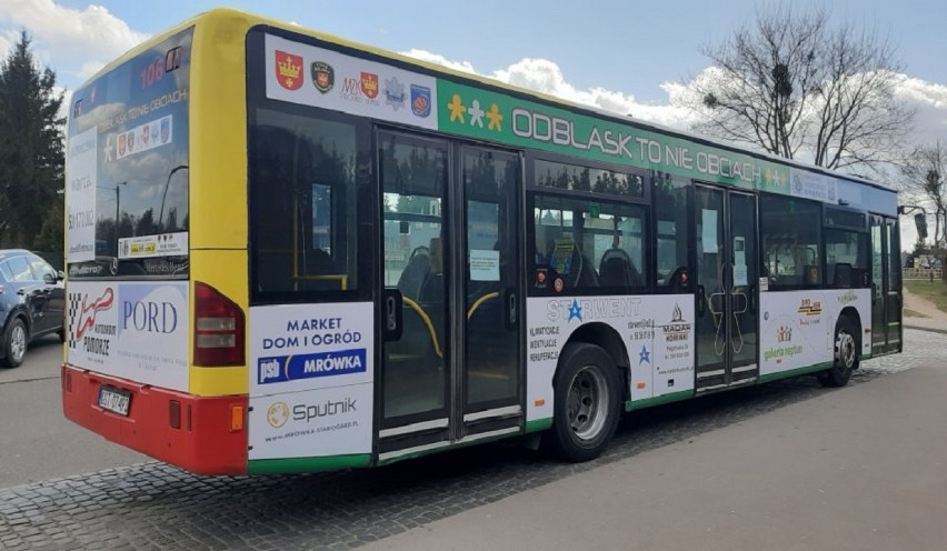 Autobus promujący akcję „Odblask to nie obciach” można zobaczyć na ulicach Starogard Gdańskiego