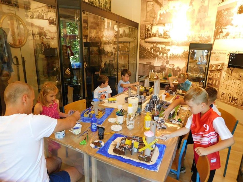 Biblioteka w Chodzieży zorganizowała "muzealne" zajęcia wakacyjne dla dzieci [FOTO]