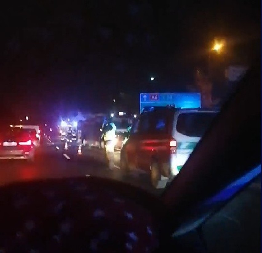 Pożar piaskarki na autostradzie. Zablokowana droga z Kołbaskowa do Szczecina [WIDEO, ZDJĘCIA]