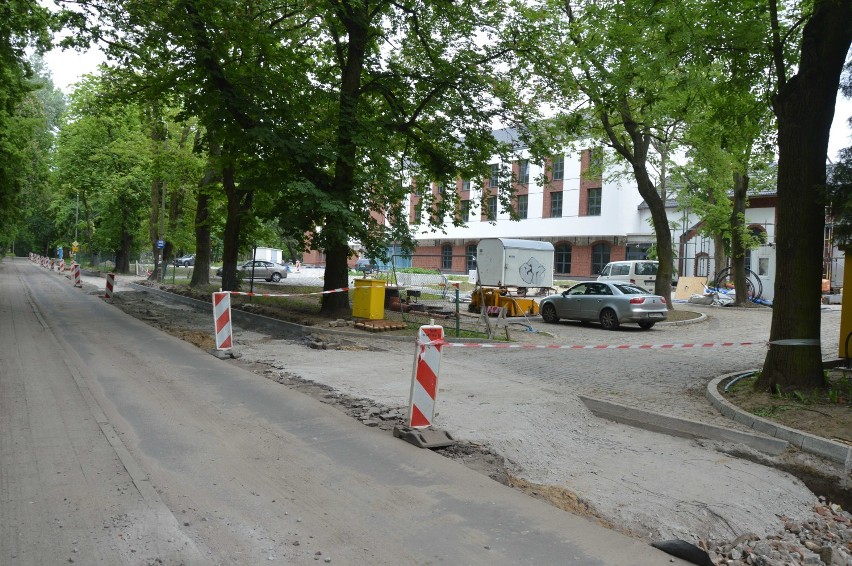 Malbork. Trwa remont ulicy Parkowej - droga zwężona, utrudnienia dla kierowców [ZDJĘCIA]