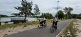 Patrole rowerowe czuwają w mieście. Funkcjonariusze Straży Miejskiej na rowerach kontrolują bezpieczeństwo w parkach i nad wodą w Jaworznie