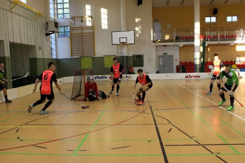 Dwoma zwycięstwami unihokeiści I LO Floorball Gorzów Wlkp....