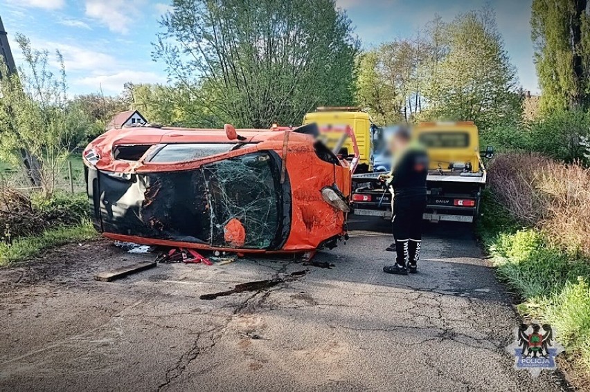 20-latek roztrzaskał samochód w mak na ul. Orkana w Wałbrzychu. Oszukał przeznaczenie - zdjęcia