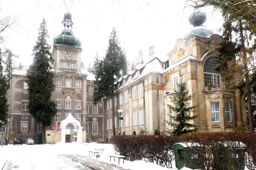 Pałac i park w Iłowej Żagańskiej o każdej porze roku wygląda...