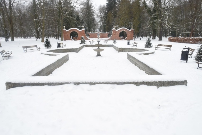 Pałac i park w Iłowej Żagańskiej o każdej porze roku wygląda...