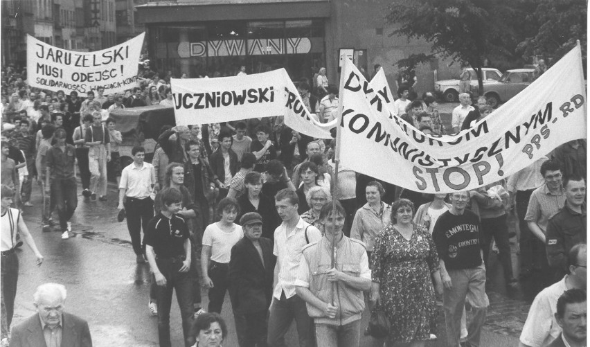 Wrocław. Rok 1989. Tak wtedy wyglądało miasto i jego mieszkańcy. Zobaczcie!  (UNIKATOWE FOTOGRAFIE)