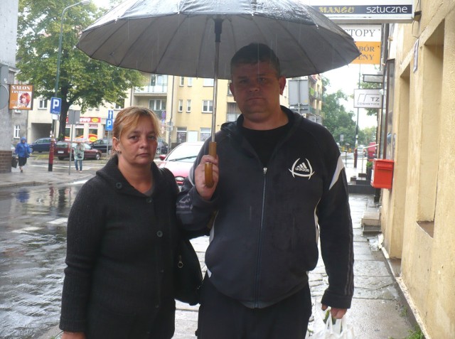 Agnieszka i Arkadiusz Karykowscy są w grupie szczęśliwców, którzy za śmieci zapłacą nieco mniej niż do tej pory. A to dlatego, że ich rodzina liczy 7 osób, a w mieście przyjęto wariant płacenia od powierzchni mieszkania.