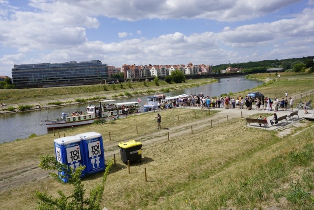 Poznań: Olbrzymia kolejka nad Wartą!