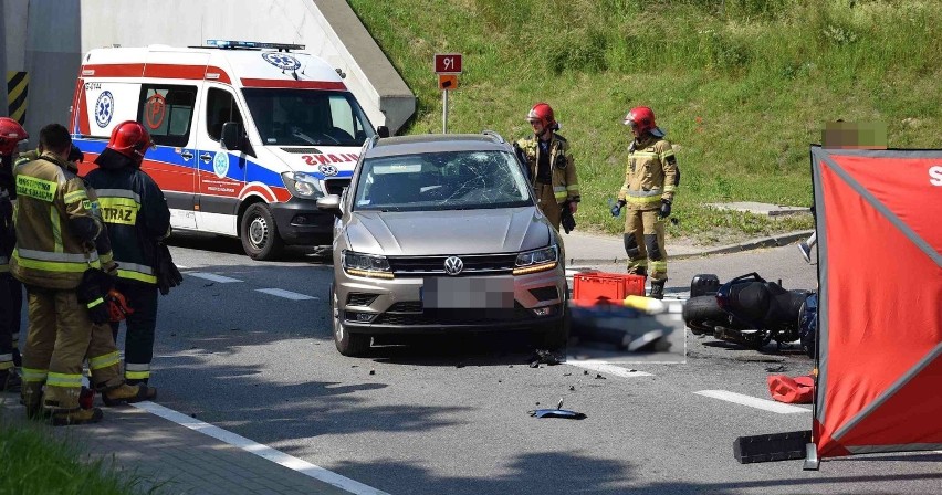 Dwie osoby ranne w wypadku na drodze krajowej nr 91 w Tczewie - niestety motocyklista nie przeżył