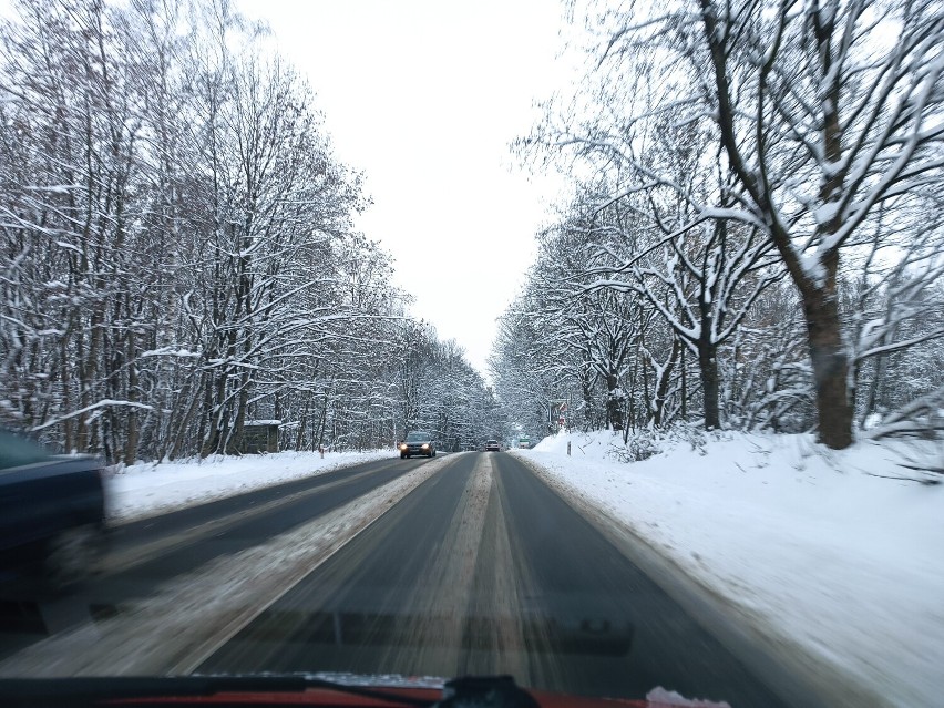 Co przyniósł pierwszy tydzień opadów śniegów w Tarnowskich Górach? Czy zima zaskoczyła kierowców? Sprawdź statystki