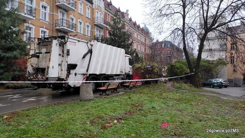 Śmiertelny wypadek w Gliwicach. W centrum miasta śmieciarka potrąciła pieszego