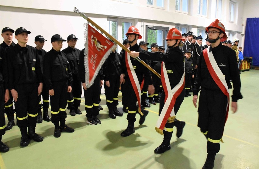 Z okazji obchodów Dnia Strażaka, Młodzieżowa Drużyna...