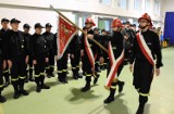 Proporzec dla Młodzieżowej Drużyny Pożarniczej. Tak obchodzono Dzień Strażaka w OSP w Rojewie. Zdjęcia
