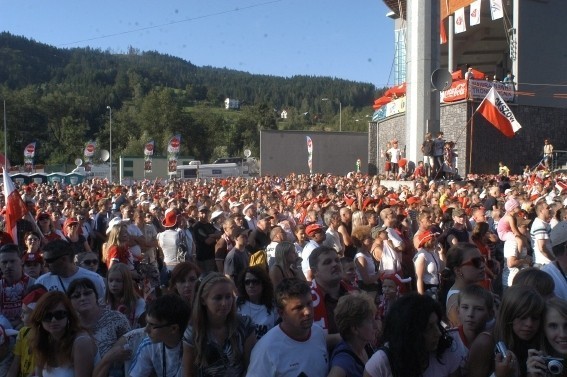 Sobotnie zawody obejrzało w Wiśle około 5,5 tys. kibiców,...