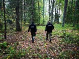 Szukając grzybów nie zgub się w lesie - kilka rad sztumskich policjantów. ZDJĘCIA