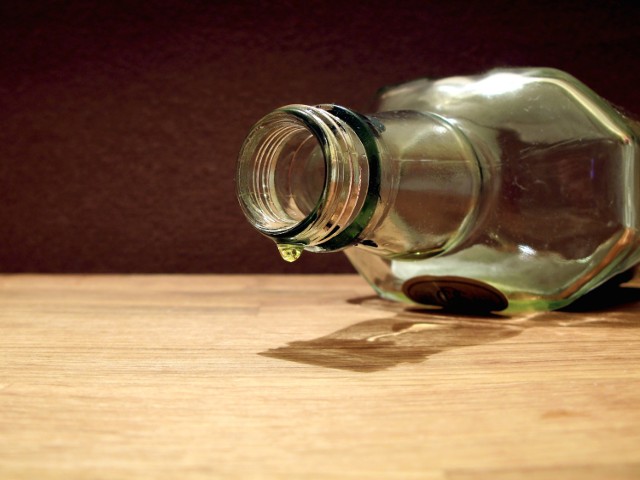 Złodziej ukradł 11 butelek whisky z supermarketu