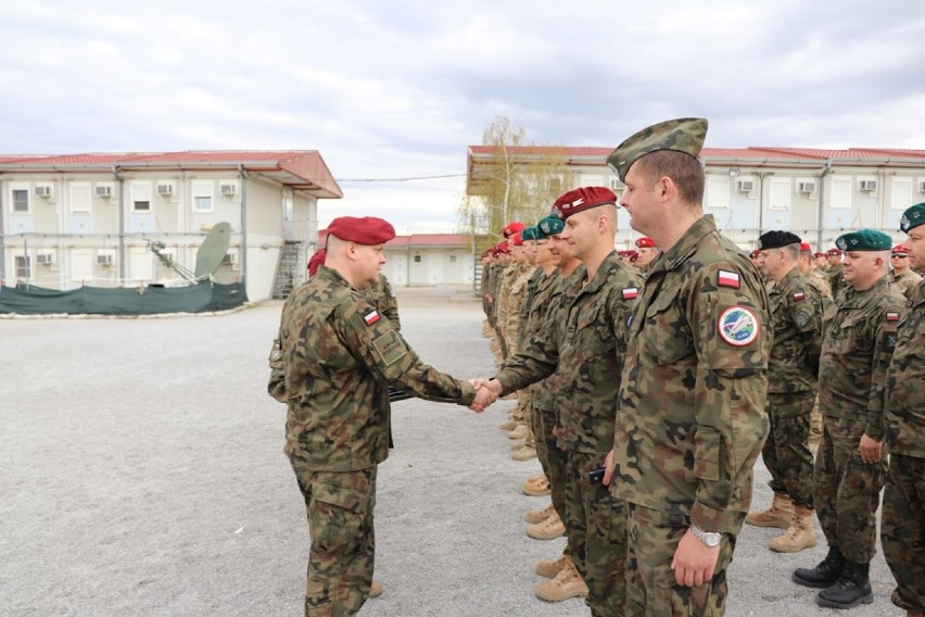 Dowódca 25. Brygady Kawalerii Powietrznej odwiedził żołnierzy, którzy spędzają święta na misji w Kosowie [ZDJĘCIA]