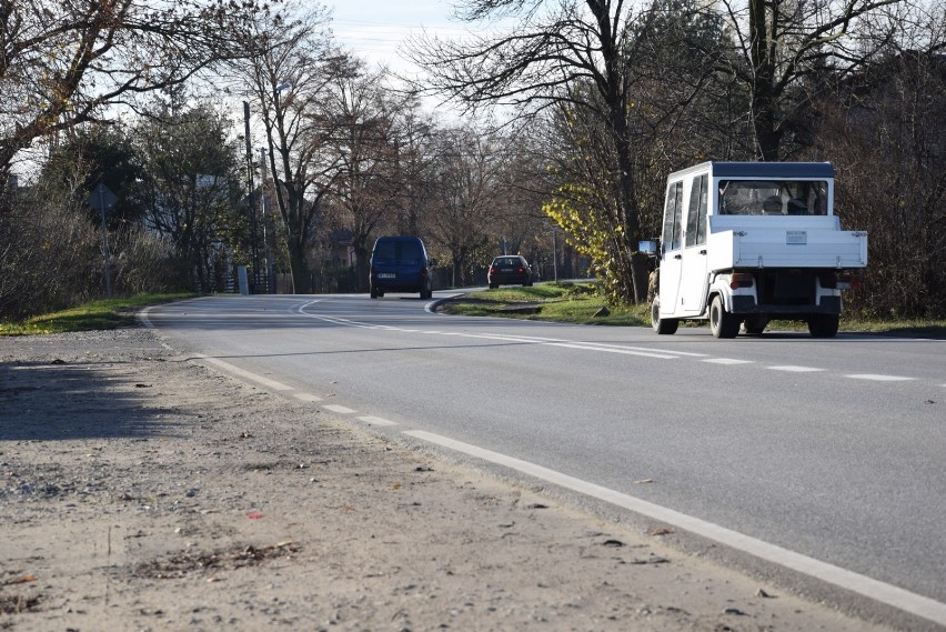 Brak chodnika do końca ulicy Łódzkiej