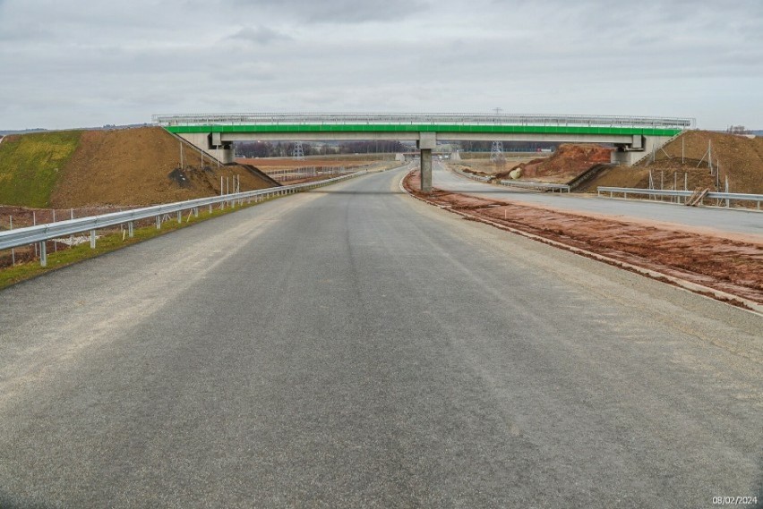 Dwa tunele, 13 mostów, 135 km na Dolnym Śląsku, estakady. Droga S3 robi wrażenie. Jej budowa dobiega końca (FILM, ZDJĘCIA)