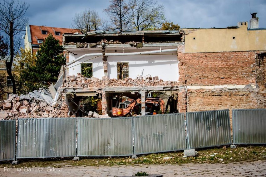 Wałbrzych: Wyburzają budynki na Limanowskiego. Co tam będzie? [ZDJĘCIA]