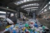 Sortownia śmieci na Siekierkach nie przetwarza odpadów. Pięć dzielnic zagrożonych śmieciowym kryzysem? 