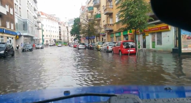 W środę (9 lipca) przez Poznań przetoczyła się ulewa. Wiele ulic ...