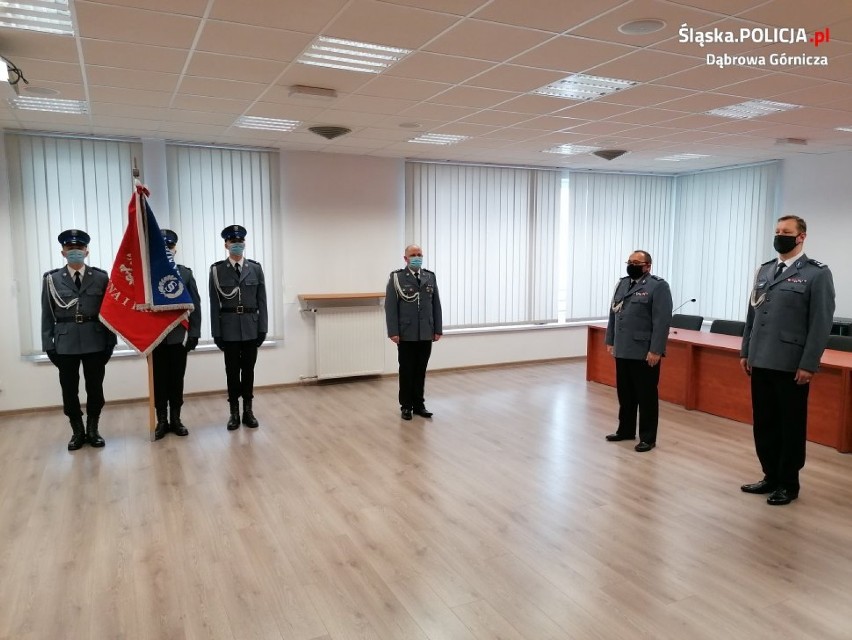 Dąbrowscy policjanci odebrali w KMP odznaczenia Zobacz...