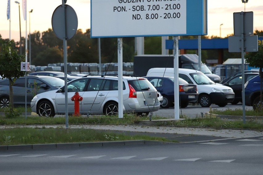 Toruń. Problemy z parkowaniem przy Motoarenie podczas meczów żużlowych