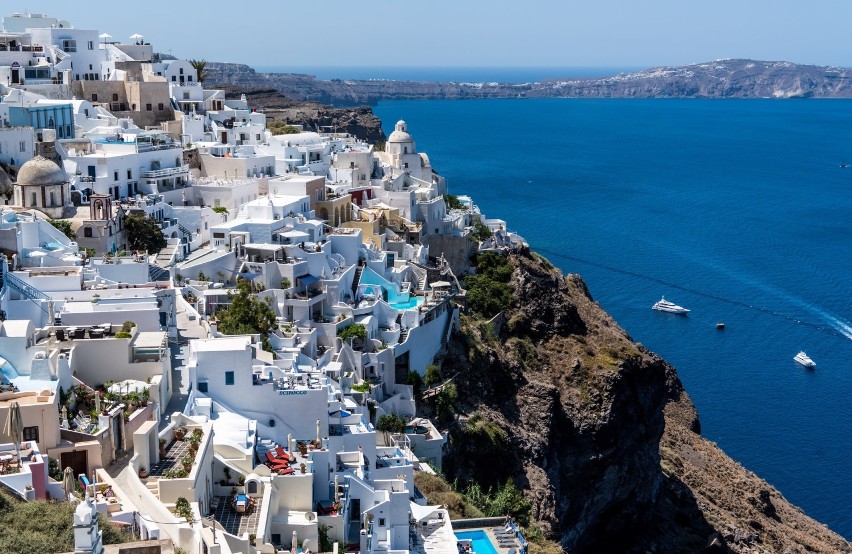 Piękna grecka wyspa przyciąga wielu turystów i jest jednym z...