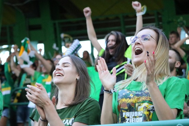 Żużlowcy RM Solar Falubazu Zielona Góra przegrali z Betardem Spartą Wrocław 41:49. Kibice na zielonogórskim stadionie przy W69 wzorowo dopingowali swoich idoli, bardzo długo wierzyli w zwycięstwo gospodarzy. Tym razem nie udało się. 
Szukajcie siebie na zdjęciach w naszej GALERII z trybun >>>>