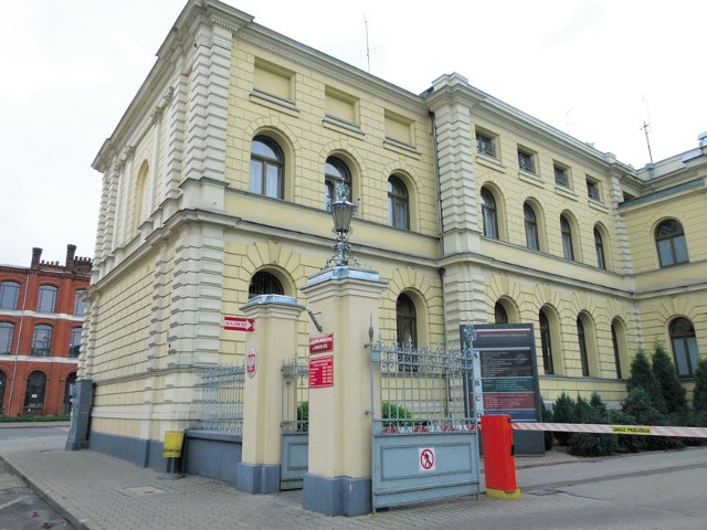 Każdy z urzędników z ul. Piłsudskiego otrzymał średnio 1975,18 zł.