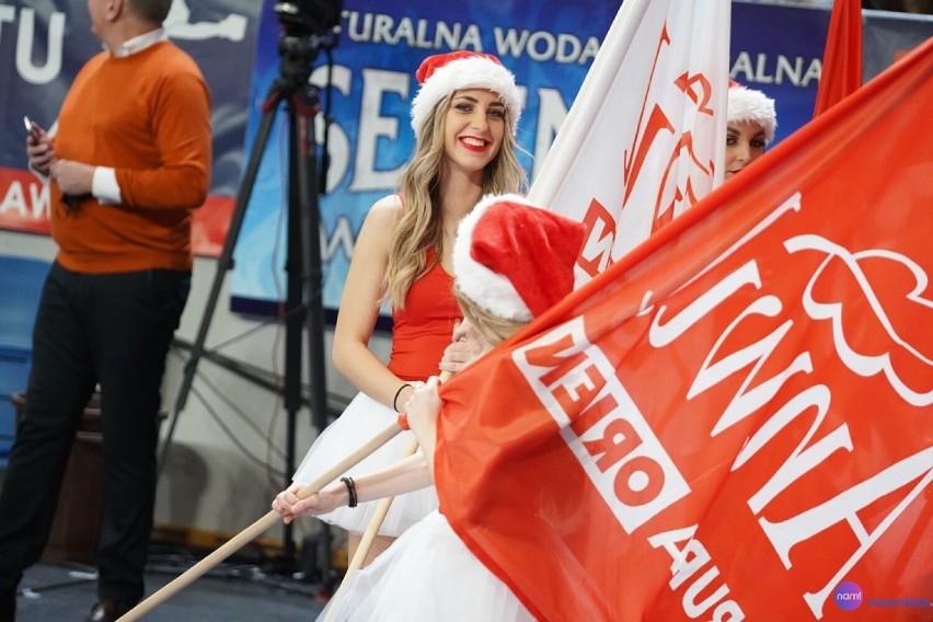 Występy Cheerleaders Włocławek podczas meczu Anwil Włocławek...