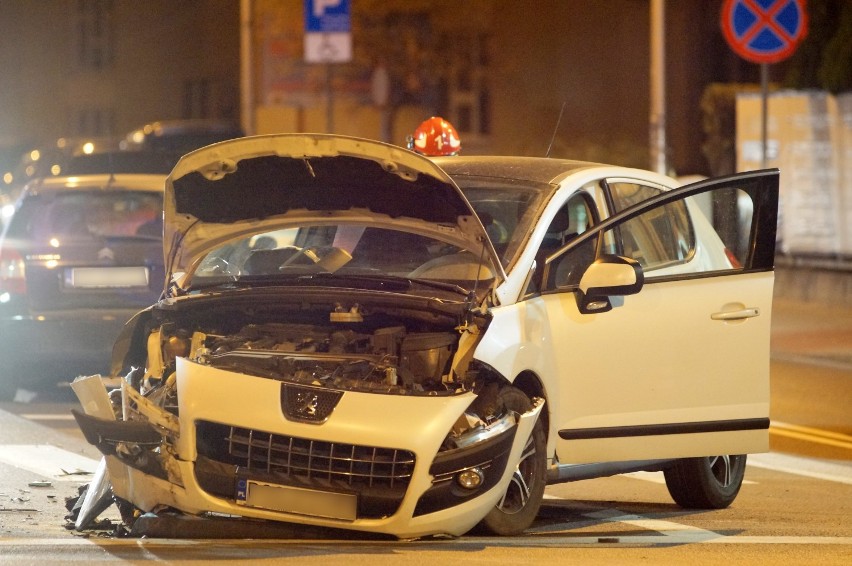 Wypadek na skrzyżowaniu alei Wojska Polskiego z Poznańską....