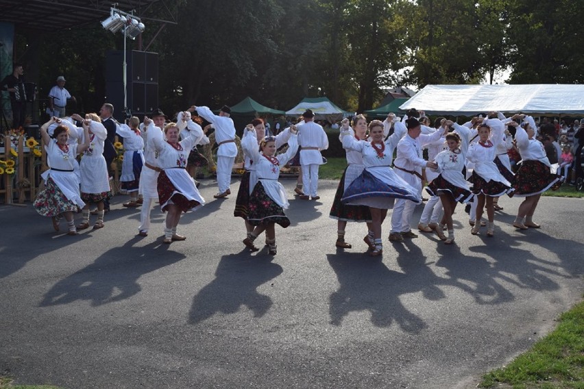 Dożynki gminne w Gaworzycach. Rolnicy dziękowali za plony [ZDJĘCIA]