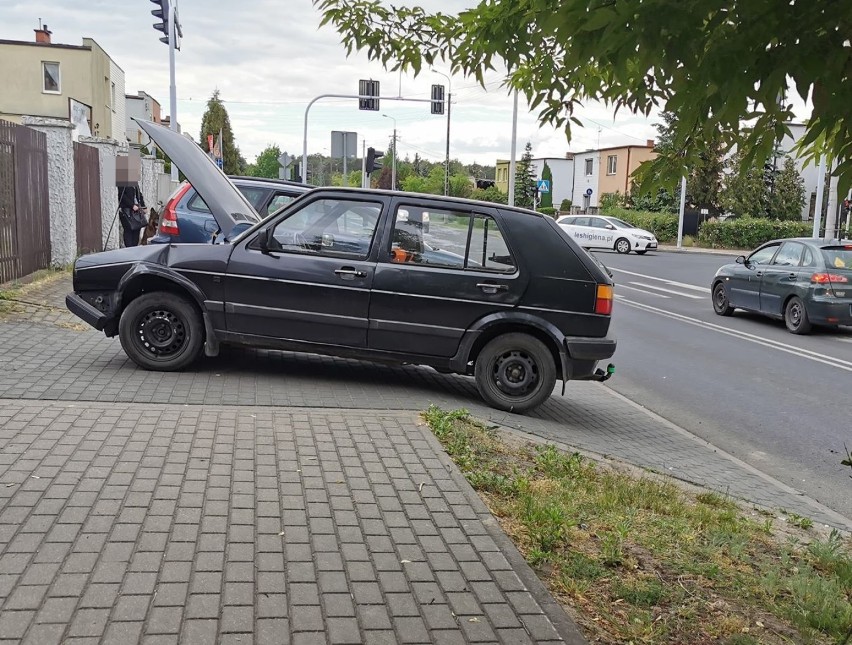 Zderzenie volkswagena z volvo na ulicy Wiejskiej we Włocławku [zdjęcia]